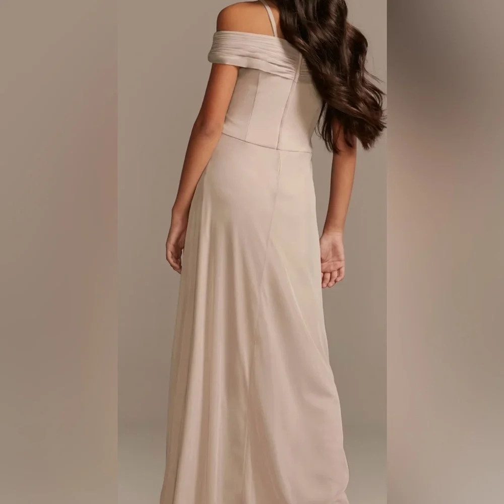 Crisscross Off-Shoulder Girls Junior Bridesmaid dress, sewn in bra, size 10 - Picture 2 of 9